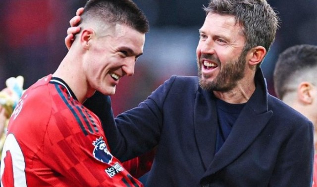 从水货到救世主！只用了一个换帅的距离，7650万锋霸4球带来10分|曼联|卡里克|谢什科|英超|水晶宫_新浪新闻