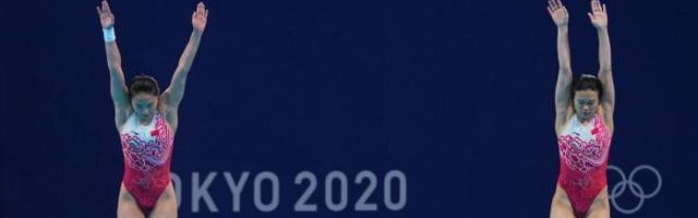 为彼此戴上闪耀的金牌 施廷懋与王涵赛后感慨万千